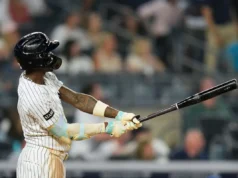 Bellinger e Chisholm acertaram um home run de 2 corridas no rali da 7ª entrada, os Yankees venceram os Blue Jays por 7-6