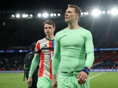 Rummenigge apoiou Neuer apesar das críticas, com o Bayern instando o capitão a ficar por mais um ano