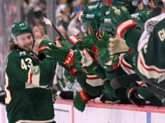 Quinn Hughes se destacou na primeira vitória de Wild na série de playoffs desde 2015