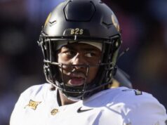 O ex-técnico de futebol do Colorado Buffaloes, Jordan Seaton, se comprometeu com o rebaixamento das escolas SEC de Miami, LSU e Oregon.