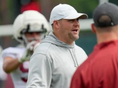 Pacote Jumbo: Alabama contrata linebacker de 2026 sobre o Tennessee