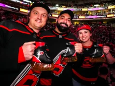 Carolina Hurricanes vende patins de cerveja após estreia de copo novidade viral