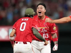 A rebatida de Pozzo no dia 11 colocou os Cardinals sobre os Royals, gerando comemorações entre os torcedores sem camisa.