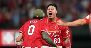 A rebatida de Pozzo no dia 11 colocou os Cardinals sobre os Royals, gerando comemorações entre os torcedores sem camisa.