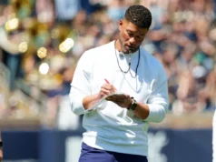 Enquanto a CBS Sports classificou o Notre Dame HC entre a elite do país