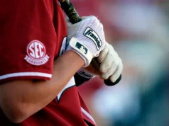 O Comitê de Regras da NCAA aprovou o Robot Ump para desafiar bolas e rebatidas no Torneio SEC