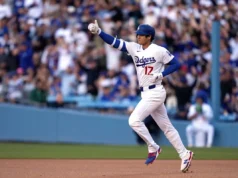 Shohei Ohtani lança 6 entradas sem rebatidas, acerta o home run inicial para levar os Dodgers à frente das Montanhas Rochosas