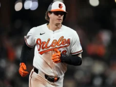 Os Weathers perderam um no-hitter no dia 7, antes do home run de 3 corridas de Mayo levar os Orioles à vitória por 3-2 sobre os Yankees.