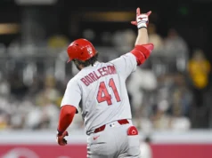 O poder de Burleson e a bola curva do Liberator levaram os Cardinals à vitória por 2 a 1 sobre os Padres