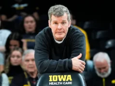 O estudante do segundo ano de luta livre de Iowa, Drew Ayala, entrou no portal de transferência