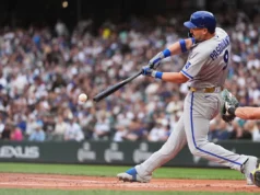 Vinny Pasquantino retorna à escalação e home run para o Royals