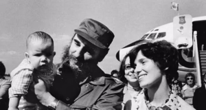 A verdade por trás das afirmações explosivas Justin Trudeau é filho de Fidel Castro. Reuniões secretas… negócios sujos… e ‘pistas’ brilhantes na cara de todos