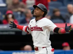 Homers de Angel Martinez, Guardians eliminam 13 e vencem Angels por 3-2 para manter o domínio da casa sobre LA