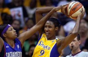 O Sparks teve um início rápido, mantendo o ritmo 99-95 atrás dos 25 pontos de Plum.