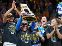 O jogo de futebol americano da UCLA contará com dois treinadores campeões da NCAA convocando jogadas