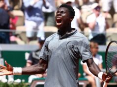 Moise Koume, de 17 anos, faz mais história no Aberto da França após vitória sobre o campeão do Grand Slam