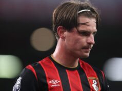 Alex Scott, alvo do Man United, apoiou a seleção da Inglaterra para a Copa do Mundo enquanto o Bournemouth planeja negociações de contrato
