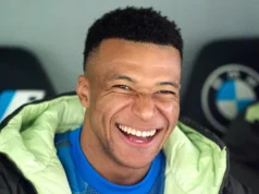 O Real Madrid continua otimista com a disponibilidade de Mbappé para o Clássico, apesar do adiamento dos exames médicos