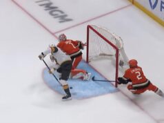 ASSISTIR: Gol de playoff com os próprios pés de Mitch Marner, do Golden Knights, contra Ducks na rede