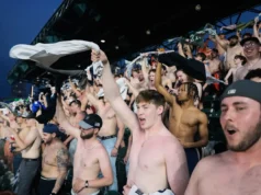 Torcedores sem camisa estrelam os estádios da MLB enquanto a tendência das “lonas” varre o mundo do beisebol