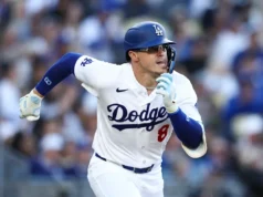 Dodgers devolvem Enrique Hernandez ao IL com ruptura oblíqua e perdem Teoscar Hernandez devido a aparente lesão no tendão da coxa