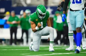 Nick Siriani elogiou a consistência de Jalen Hurts em meio a mudanças de treinador