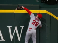 A perspectiva externa de Brewers faz uma captura incrível para salvar o jogo na AAA