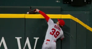 A perspectiva externa de Brewers faz uma captura incrível para salvar o jogo na AAA