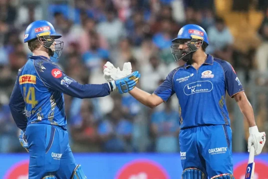 IPL 2026: A dupla Rickelton-Rohit é o único ponto positivo na campanha enfraquecida dos índios de Mumbai