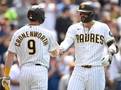 Padres Kwanza Jones e Jose E. anunciaram o acordo para vender a equipe a um grupo de investidores liderado por Feliciano