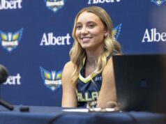 Paige Bueckers canaliza Michael Jordan com uma saudação selvagem – a boca do árbitro diz tudo