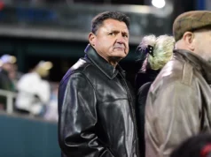 Treina com o talentoso calouro de futebol da LSU, Ed Orgeron