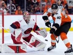 Os Hurricanes venceram os Flyers por 4 a 1, assumindo a liderança da série por 3 a 0