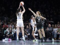 Caitlin Clark está animada com a temporada febril, com mais dois sob contrato após treinos alternativos