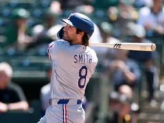 Rangers 2B Josh Smith foi diagnosticado com meningite viral e deverá ficar hospitalizado por pelo menos uma semana, diz a equipe