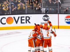 Imagem TST: Os Ducks venceram os Golden Knights por 3-1 na T-Mobile Arena