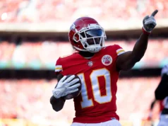 Os Chiefs podem assinar com Tyreek Hill? Veja quanto KC pagará à estrela WR
