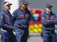 Os Bears contrataram um agente livre não contratado WR chamado Squirrel White
