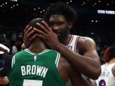 Jaylen Brown critica Joel Embiid por flopar, ‘recebendo chamadas extras’ após a eliminação do Celtics