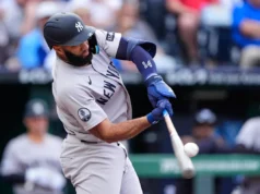 Os Yankees acertaram 6 home run, a primeira vez que cada titular fez pelo menos 2 na goleada de 15-1 sobre o Royals