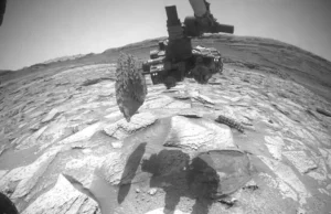 O rover Curiosity da NASA acidentalmente arrastou uma pedra de Marte