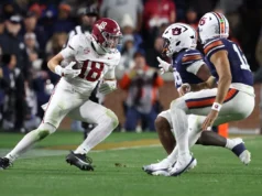 O segurança do Star Alabama, Walter Camp, foi nomeado All-America da pré-temporada