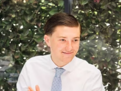 Conservadores pressionam o órgão de fiscalização da polícia para realizar uma investigação completa sobre os policiais que prenderam o adolescente assassinado Henry Novak após falsas alegações de racismo do assassino Sikh