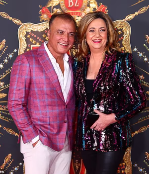 108649299-15866767-Annastacia_Palaszczuk_has_often_been_seen_with_Reza_Adib_but_has-a-8_178039007897.avif