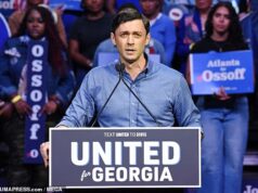Os democratas atacam a arrojada estrela sulista de 39 anos enquanto ele rejeita Trump: ‘Nosso próximo Jack Kennedy’