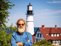 Professor aposentado, 58 anos, compra uma cabana legal e isolada no Maine para escapar das mudanças climáticas na Flórida que fizeram sua conta de seguro residencial disparar