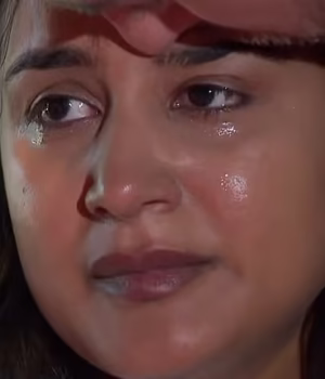 109297167-15894031-His_heartbroken_daughter_Surbhi_pictured_here_and_above_slammed_-m-73_17812397299.avif