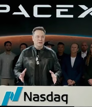 109312525-15904539-Elon_Musk_has_become_the_world_s_first_trillionaire_based_on_his-a-1_178162000621.avif