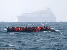Os migrantes que recorrem à Convenção Europeia dos Direitos Humanos (CEDH) para evitar a deportação “custaram aos contribuintes quase 5 mil milhões de libras ao longo da sua vida” no ano passado.