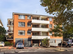 Os investidores venceram todos no leilão para adquirir uma unidade decadente por US $ 815.000, depois que o australiano criticou as mudanças nos impostos de Albor para ‘ajudar os primeiros compradores de casas’